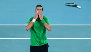 98-117！这是湖人关键时刻的改变，除了雄鹿，他们最后5分钟无敌